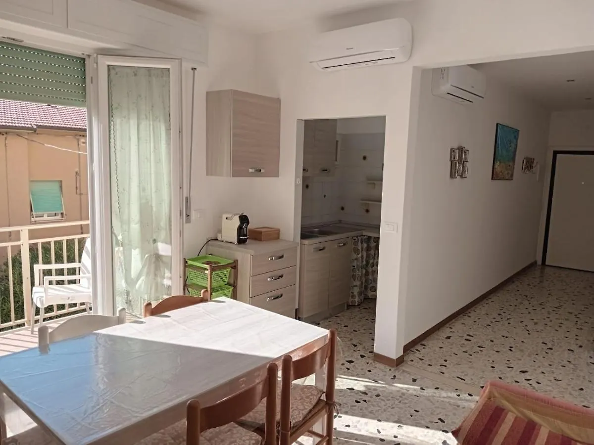 Brezza Marina A 30 Mt Dalla Spiaggia Marina di Castagneto Carducci Apartment